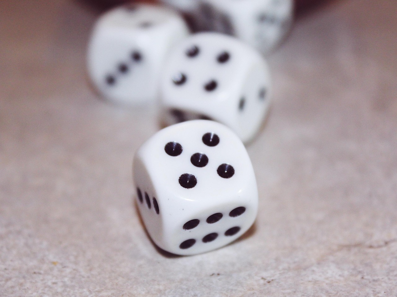 The iGaming Edge: How Smart Players Approach Casino, Betting, Slots & Poker